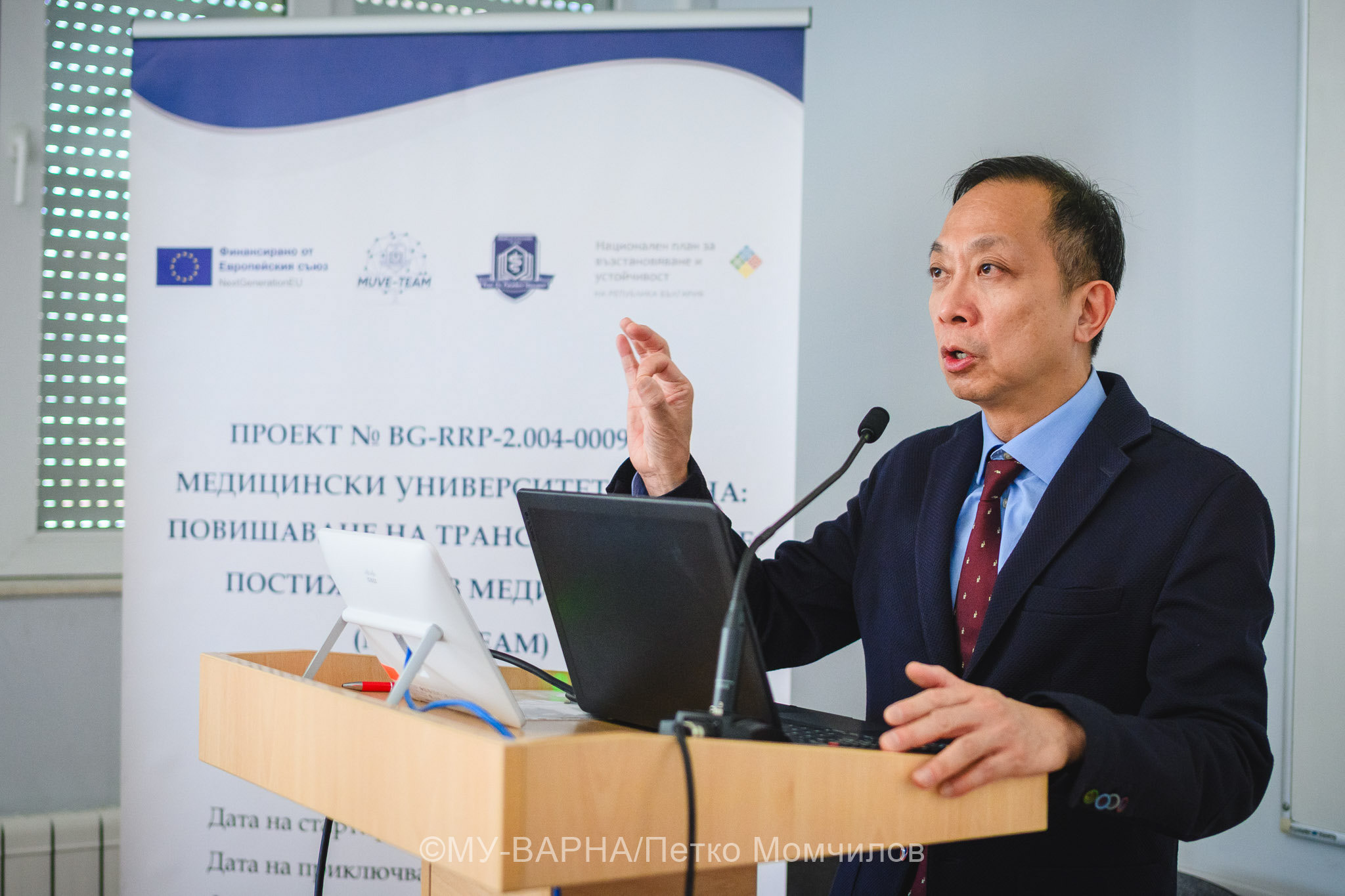 Проф. Майкъл Тонг от Китайския университет в Хонконг изнесе публична лекция „Health, Wealth and Happiness” в МУ-Варна.